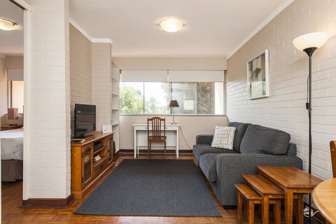 Rosalie 35 - Tourism Caloundra 4