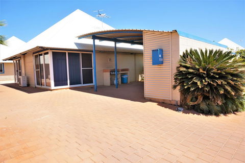 Osprey Holiday Village Unit 118 - Tourism Caloundra 1