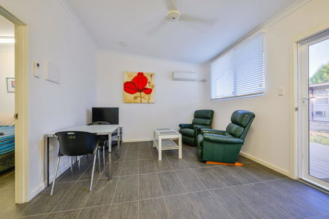 Getaway Villas Unit 384 - Tourism Caloundra 2