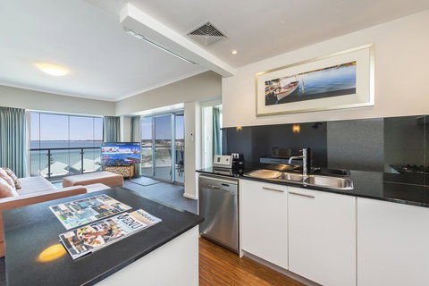 A 406 FANTASTIC OCEAN BEACH And MARINA VIEW APT - MANDURAH - Tourism Caloundra 18