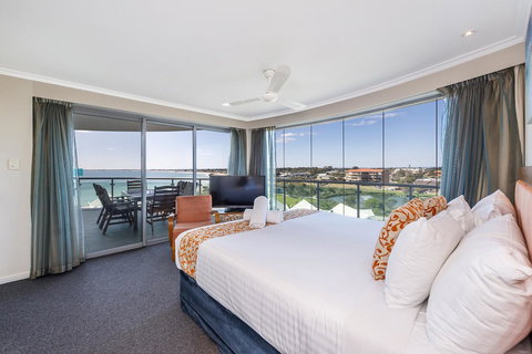 A 406 FANTASTIC OCEAN BEACH And MARINA VIEW APT - MANDURAH - Tourism Caloundra 13