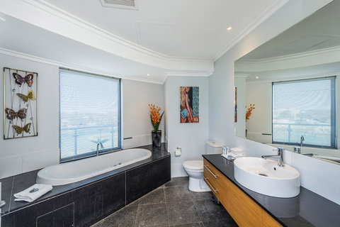 A 406 FANTASTIC OCEAN BEACH And MARINA VIEW APT - MANDURAH - Tourism Caloundra 14