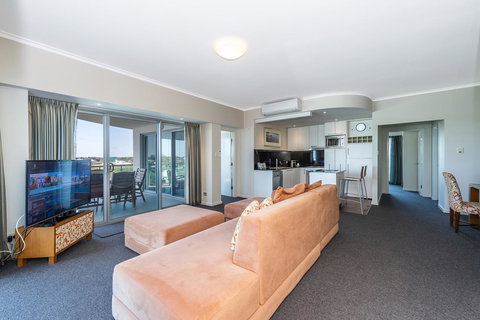 A 406 FANTASTIC OCEAN BEACH And MARINA VIEW APT - MANDURAH - Tourism Caloundra 22