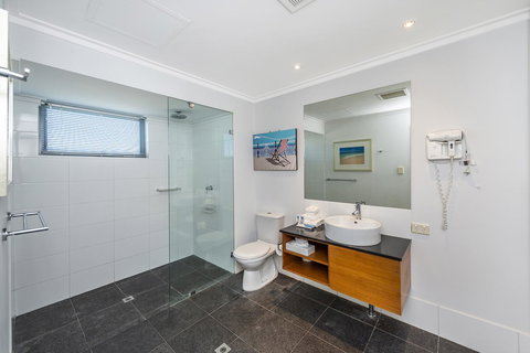 A 406 FANTASTIC OCEAN BEACH And MARINA VIEW APT - MANDURAH - Tourism Caloundra 16
