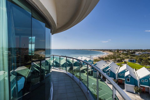 A 406 FANTASTIC OCEAN BEACH And MARINA VIEW APT - MANDURAH - Tourism Caloundra 9