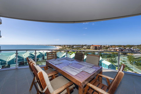 A 406 FANTASTIC OCEAN BEACH And MARINA VIEW APT - MANDURAH - Tourism Caloundra 4