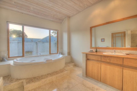 Moana Spa Villas - Prime Yallingup Location - Tourism Caloundra 17