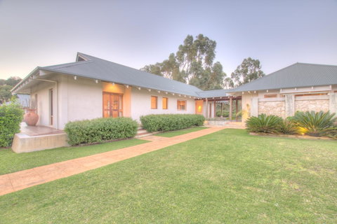 Moana Spa Villas - Prime Yallingup Location - Tourism Caloundra 1
