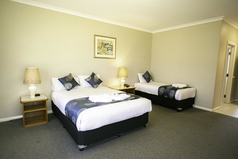 Esplanade Hotel Busselton - Tourism Caloundra 3