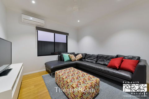 8 Kestrel Place - PRIVATE JETTY & POOL - Tourism Caloundra 6