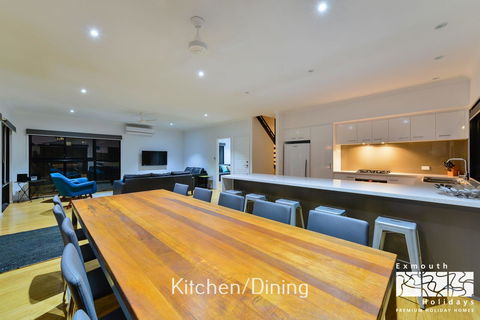 8 Kestrel Place - PRIVATE JETTY & POOL - Tourism Caloundra 4