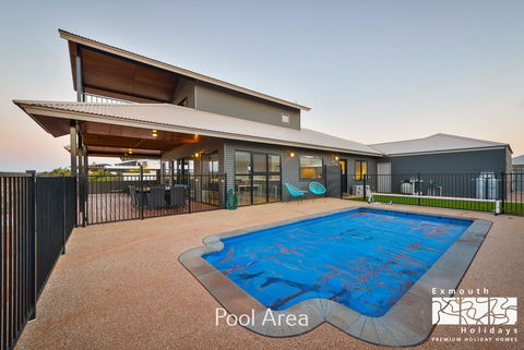 8 Kestrel Place - PRIVATE JETTY & POOL - Tourism Caloundra 18