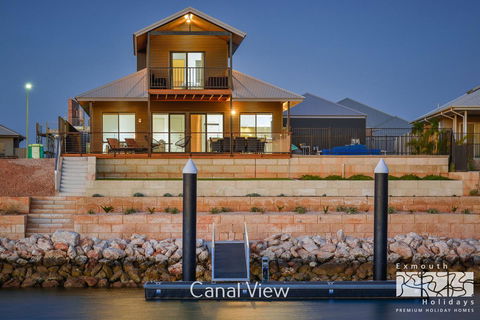8 Kestrel Place - PRIVATE JETTY & POOL - Tourism Caloundra 0