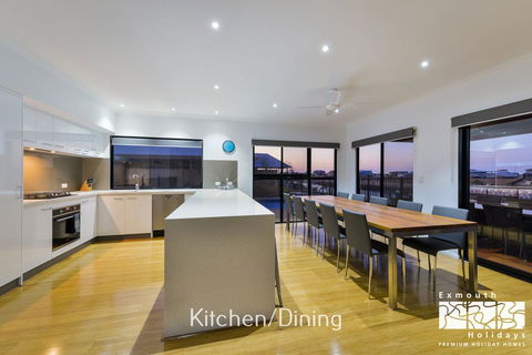 8 Kestrel Place - PRIVATE JETTY & POOL - Tourism Caloundra 3
