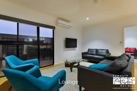 8 Kestrel Place - PRIVATE JETTY & POOL - Tourism Caloundra 2