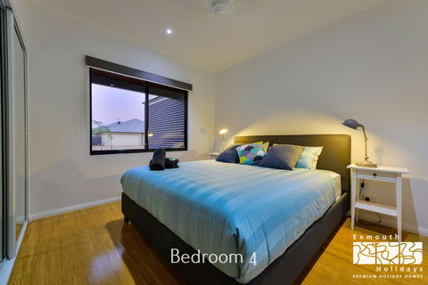 8 Kestrel Place - PRIVATE JETTY & POOL - Tourism Caloundra 12