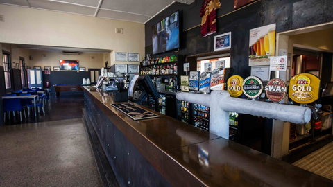 Beadon Bay Hotel - Tourism Caloundra 14