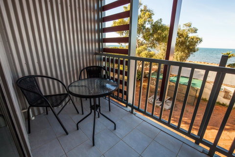 Beadon Bay Hotel - Tourism Caloundra 7