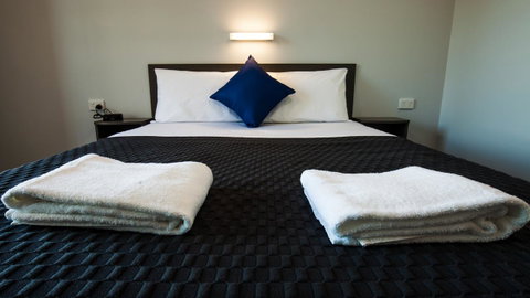 Beadon Bay Hotel - Tourism Caloundra 5