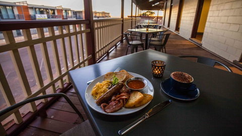 Beadon Bay Hotel - Tourism Caloundra 2