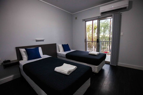 Beadon Bay Hotel - Tourism Caloundra 6