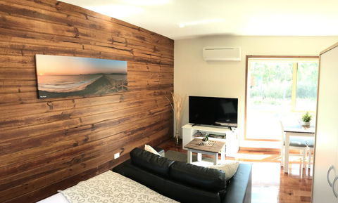 Loma Cottages - Tourism Caloundra 2