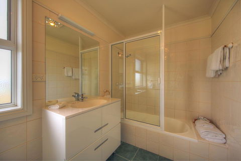 Stanley Village Waterfront Accommodation - Tourism Caloundra 11