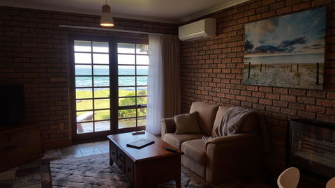 Stanley Village Waterfront Accommodation - Tourism Caloundra 2