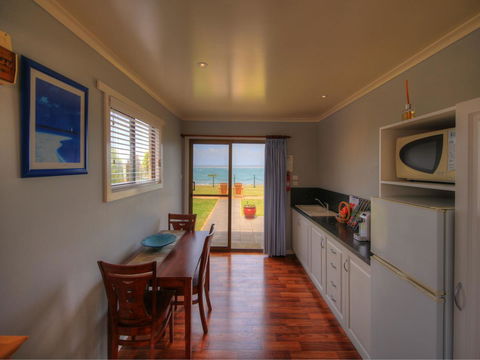 Stanley Village Waterfront Accommodation - Tourism Caloundra 14