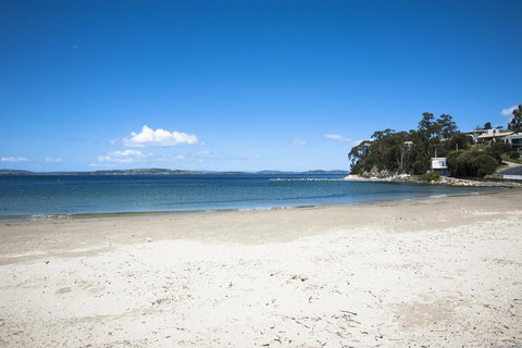 On The Beach Waterfront Apartment - Tourism Caloundra 16