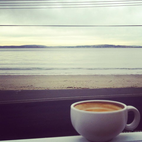 On The Beach Waterfront Apartment - Tourism Caloundra 8