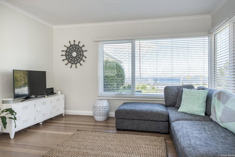 On The Beach Waterfront Apartment - Tourism Caloundra 3