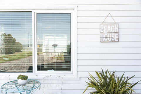 On The Beach Waterfront Apartment - Tourism Caloundra 1