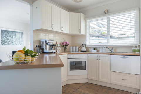 On The Beach Waterfront Apartment - Tourism Caloundra 7