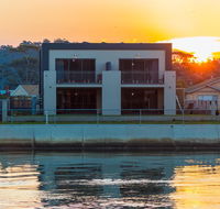Ulverstone Waterfront Apartments - Tourism Caloundra