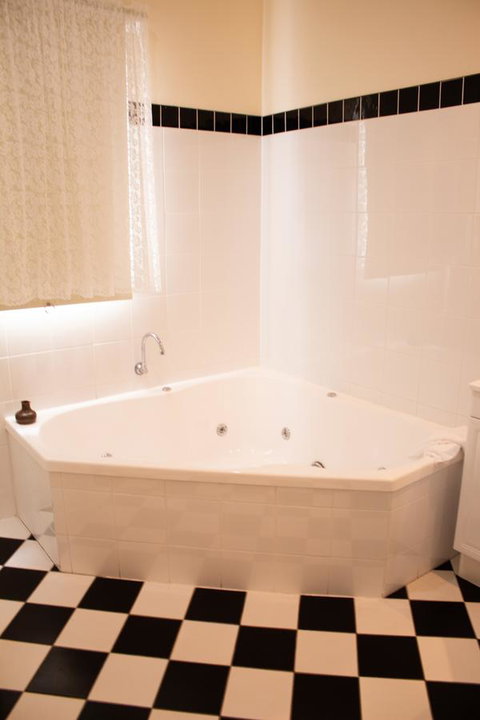 Stanley Hotel & Apartments - Tourism Caloundra 11