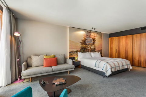 MACq 01 Hotel - Tourism Caloundra 1