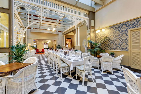 Hadley\'s Orient Hotel - Tourism Caloundra 2