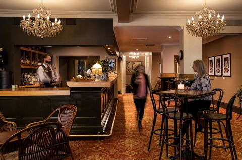 Hadley\'s Orient Hotel - Tourism Caloundra 15