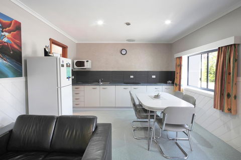 Georges Bay Apartments - Tourism Caloundra 38
