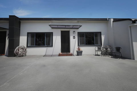 Georges Bay Apartments - Tourism Caloundra 31