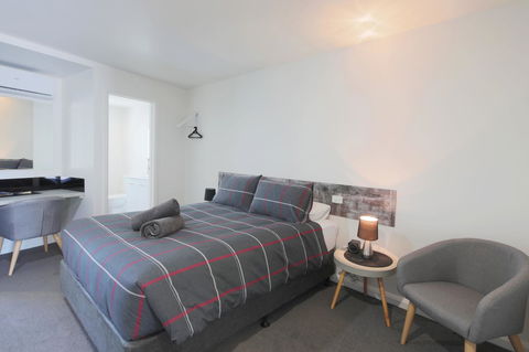 Georges Bay Apartments - Tourism Caloundra 22