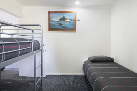 Georges Bay Apartments - Tourism Caloundra 33