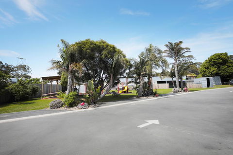Georges Bay Apartments - Tourism Caloundra 43