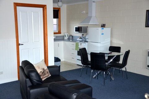 Castaway Holiday Apartments - Tourism Caloundra 10