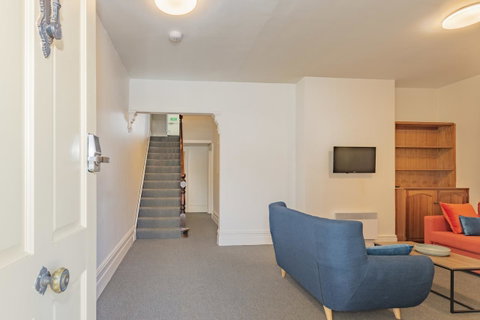 4 Bedroom House - Hobart CBD - Free Parking - Free WIFI - Tourism Caloundra 21