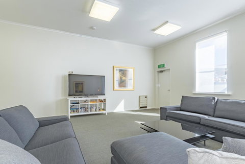 4 Bedroom House - Hobart CBD - Free Parking - Free WIFI - Tourism Caloundra 20