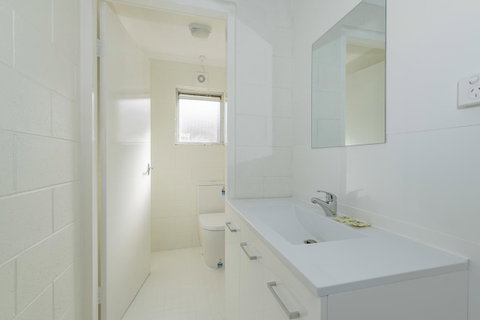 4 Bedroom House - Hobart CBD - Free Parking - Free WIFI - Tourism Caloundra 24
