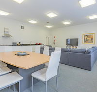 4 Bedroom House - Hobart CBD - Free Parking - Tourism Caloundra