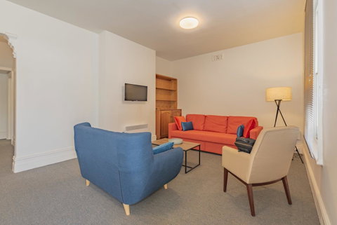 4 Bedroom House - Hobart CBD - Free Parking - Free WIFI - Tourism Caloundra 22